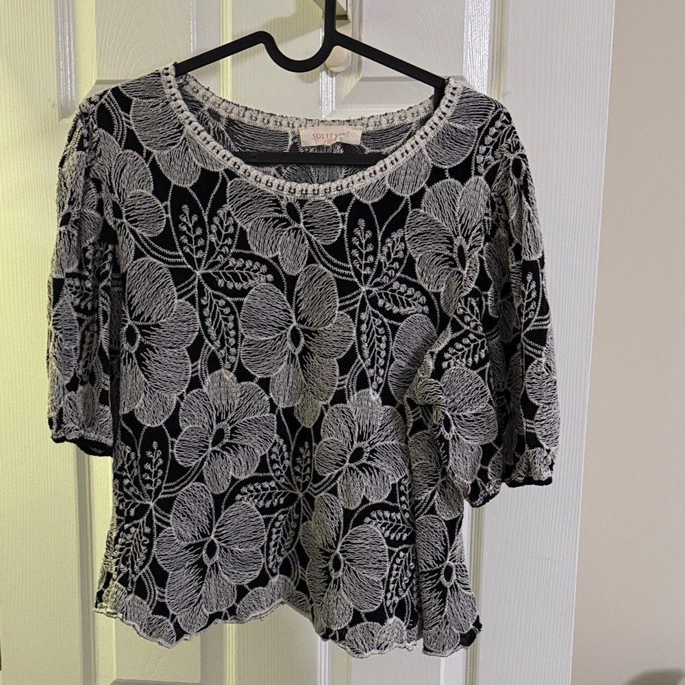 Solitaire Black and White Floral Blouse